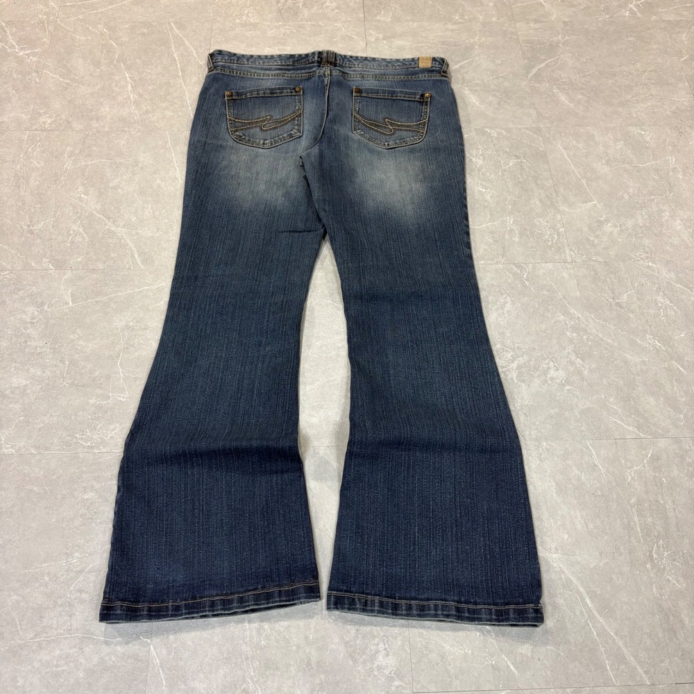 Maurices Everly Flare Jeans Medium Wash Blue Denim Women 13/14 Reg 4532